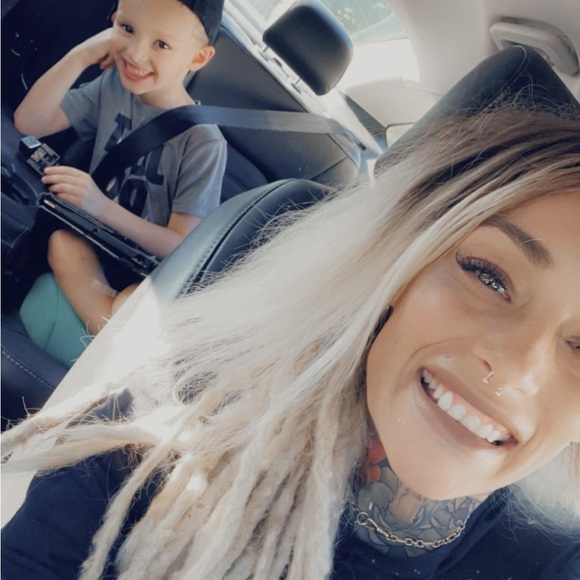 Meet your Posher, Danielle - Picture 1 of 3